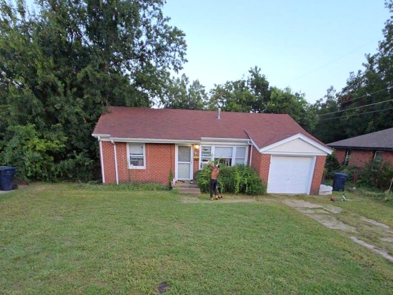After: front yard cut down and cleaned up by Perry Landscaping