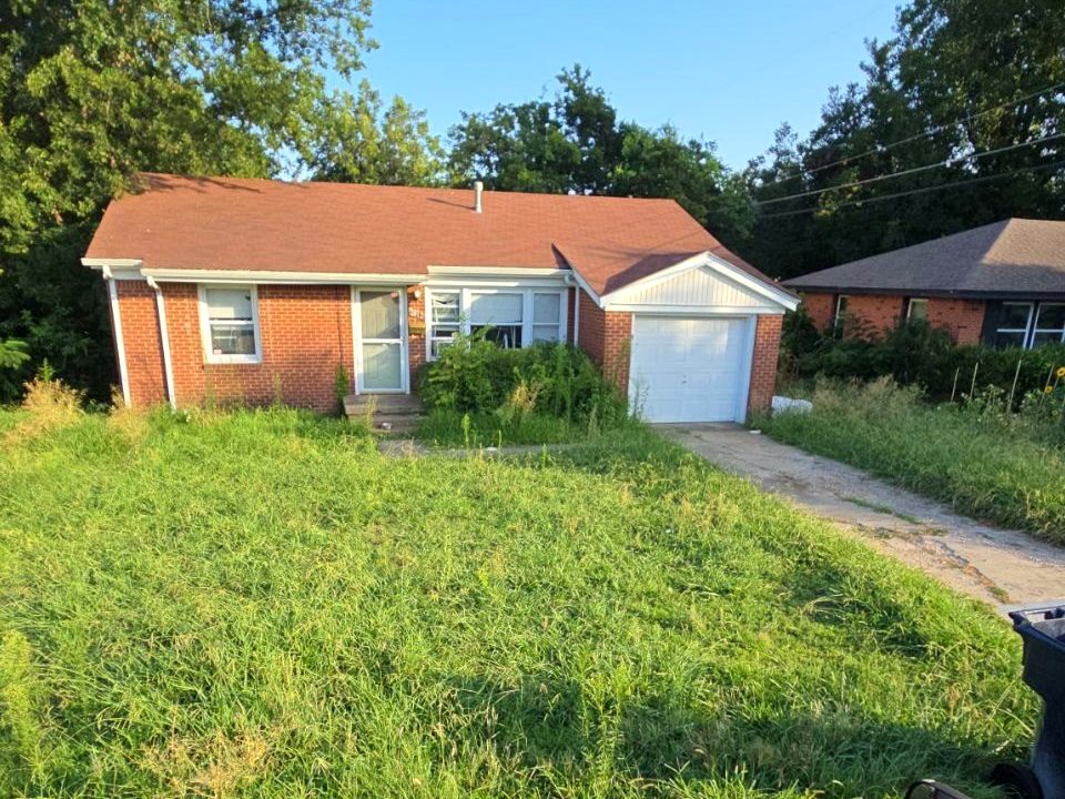 Before: overgrown front yard before Perry Landscaping cleanup